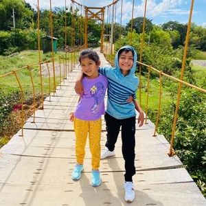 Meet your Posher, Elvis dani